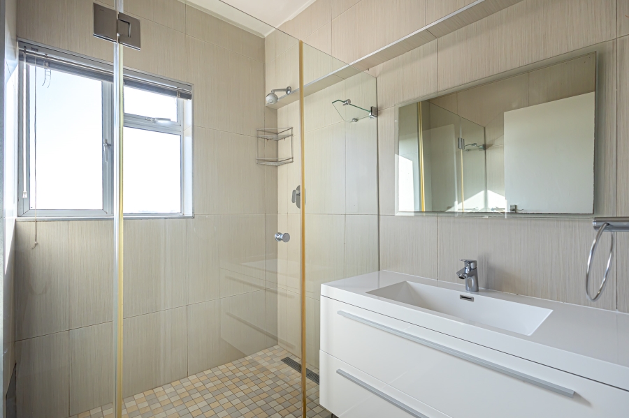 To Let 2 Bedroom Property for Rent in Green Point Western Cape